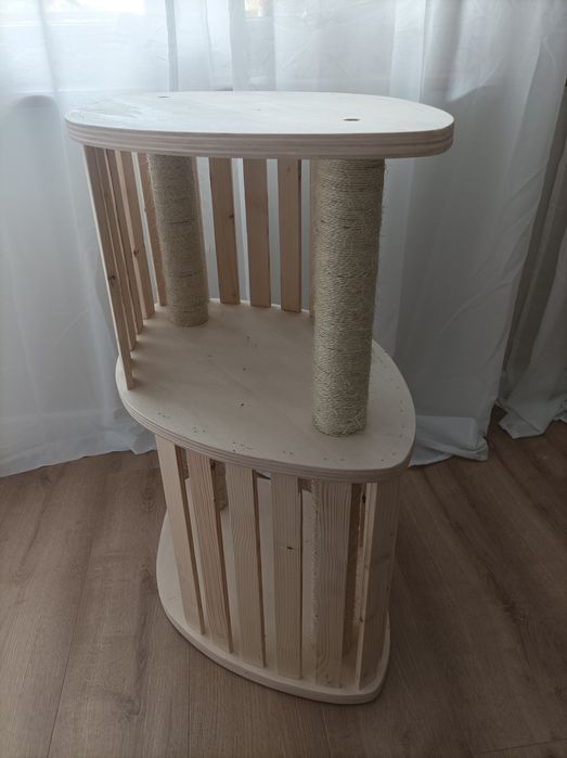 Ręcznie robiony drapak dla kota – 3-poziomowy, drewniany, stylowy