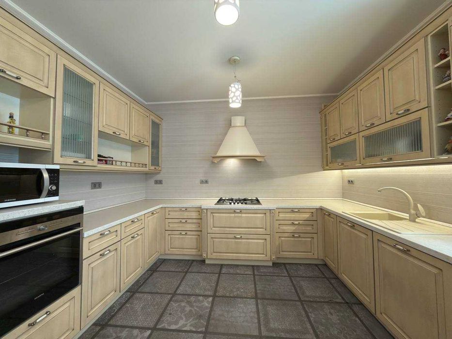 СПЕЦІАЛЬНА ПРОПОЗИЦІЯ/справді сімейний будинок 170м в центрі Гостомеля