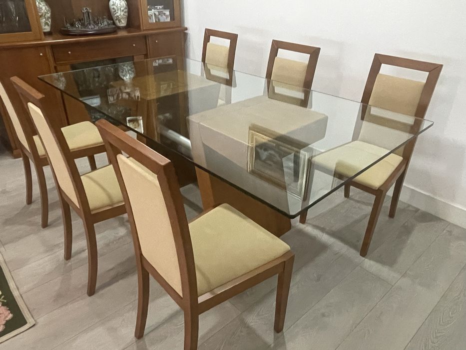 Mesa de jantar e 6 cadeiras
