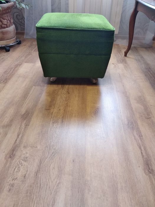 Пуфік на колесах, банкетка