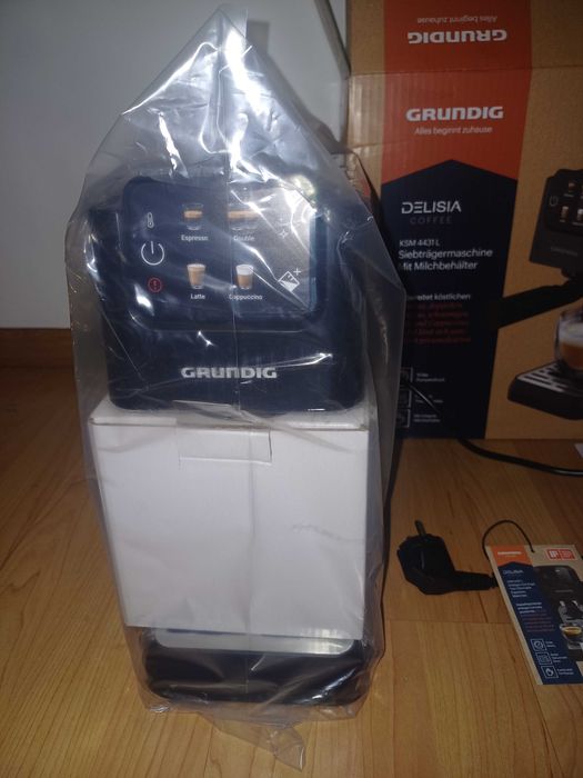 Кавомашина Grundig KSM 4431 L Latte macchiato капучино молочник стакан