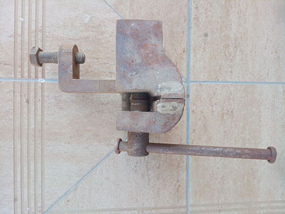 Тиски ,б/у ,рабочие - 450 грн.