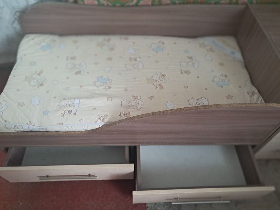 Кровать дитяча( з матрасом)  + тумба. В гарному стані.