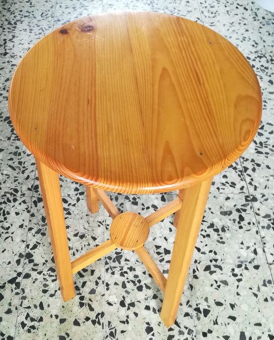 Mesa de apoio em madeira Pinho envernizada