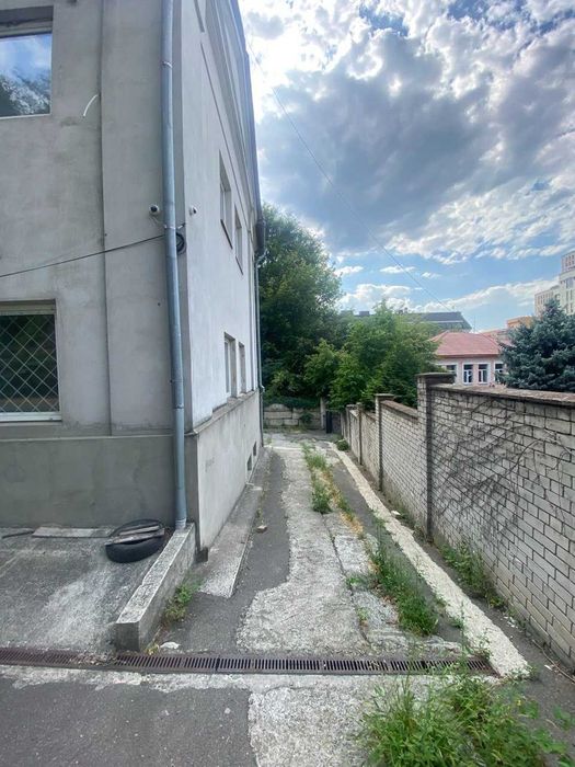 Оренда окремої будівлі 514 м² у центрі Дніпра пров. Барикадний, 5