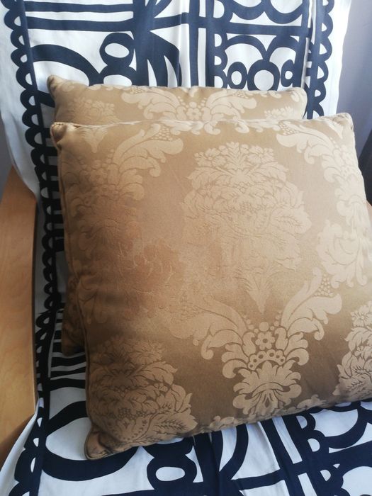 5 Almofadas Douradas sofá ou cama