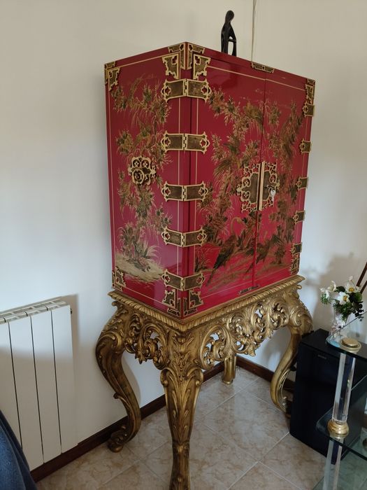 Móvel bar pintado à mão