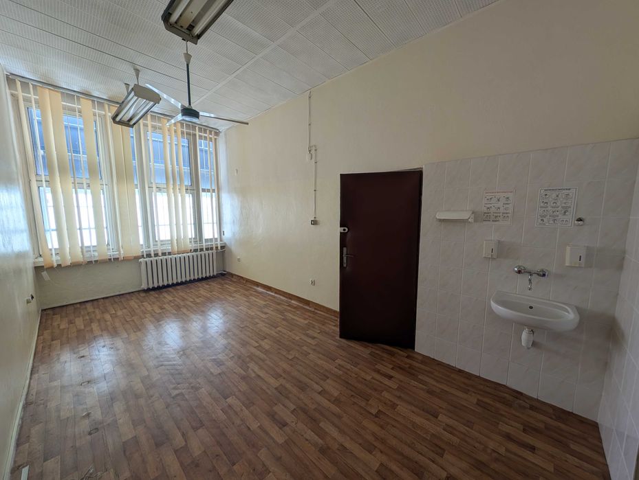 Pracownia artystyczna, biuro / Magazyn  - Mokotów, ul. Taśmowa 1