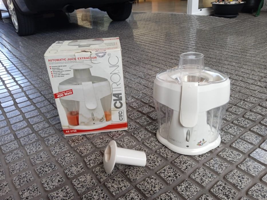 Maquina de fazer sumos da Clatronic
