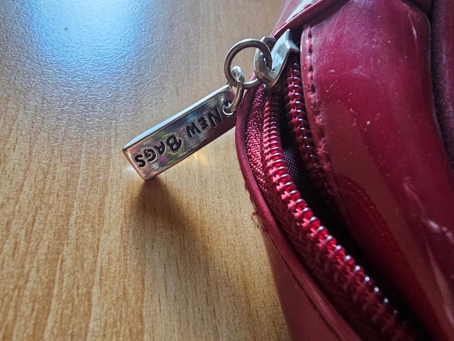 Mała torebka lakierowana połysk różowo biała New Bags