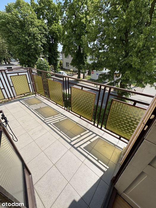 Dom (140 + 80 m²), dwa niezależne lokale, gotowe do zamieszkania.