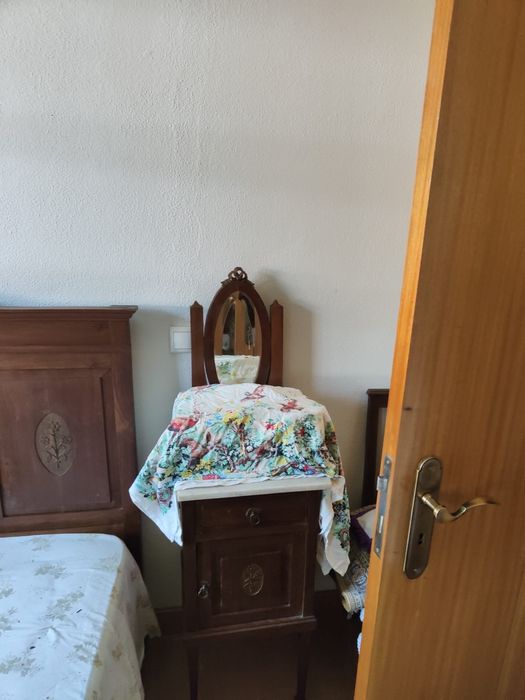 Mobilia de quarto antiga
