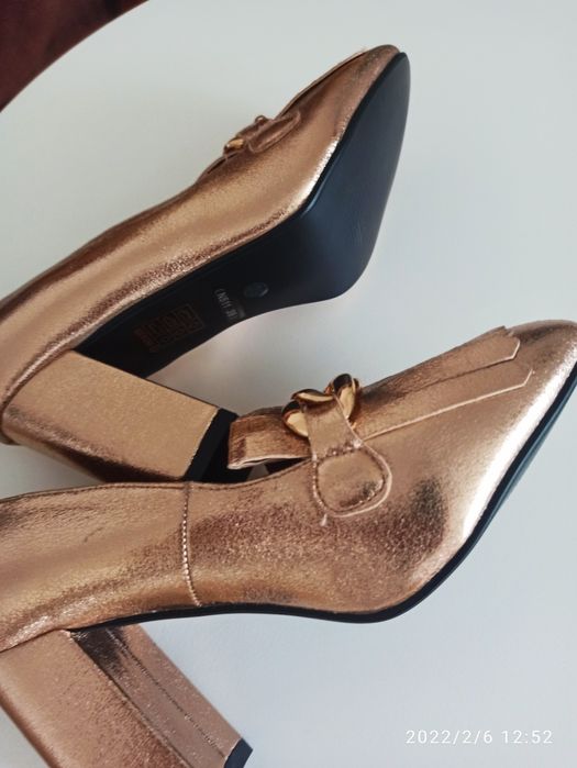 Eleganckie, zlote ,wizytowe buty C' M Paris