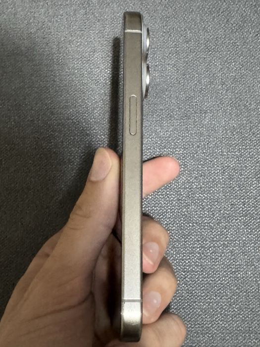 iPhone 15 Pro - Natural Titanium