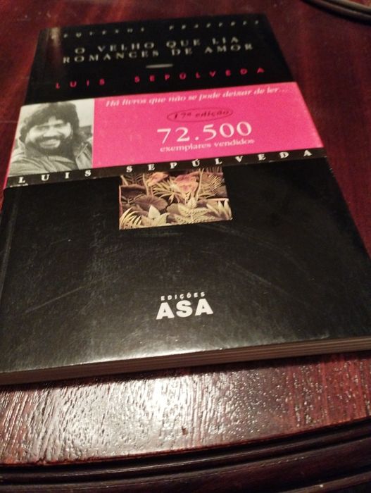 Livro "O Velho que Lia Romances de Amor"r