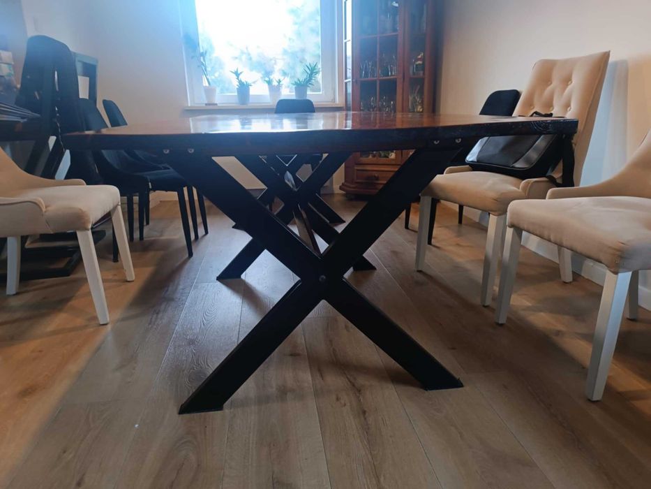 Przepiękny stół w stylu loftowym