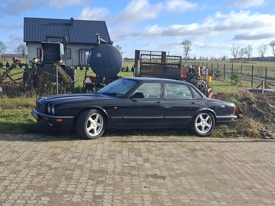 Jaguar XJR 4.0  kompresor czarny /klasyk