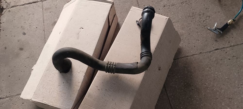 Продам патрубок интеркулера Рено Мастер -3