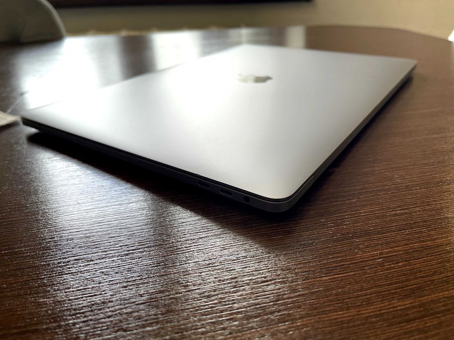 MacBook Pro 15” 2019 | i9 / 16GB / 512GB SSD |  Відмінний стан