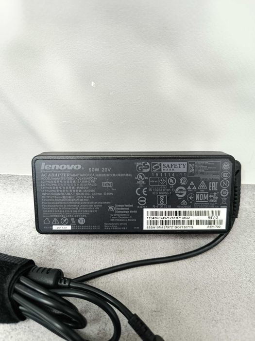Оригінальний блок живлення Lenovo 90W/100-240V / 50-60Hz/20V/4.5A.