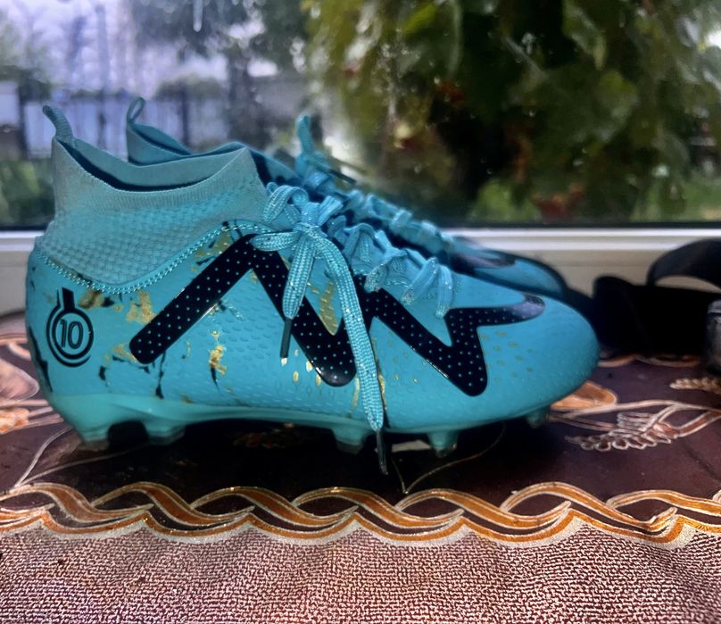 Продам буци  новые размер 36