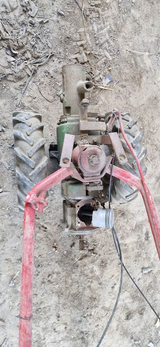 Traktorek dzik MF 70