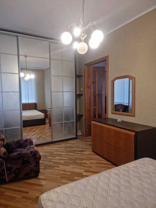 Продам 3 кв вул. Свободи ( Іванова) 12/16, до метро -4 хвилини
