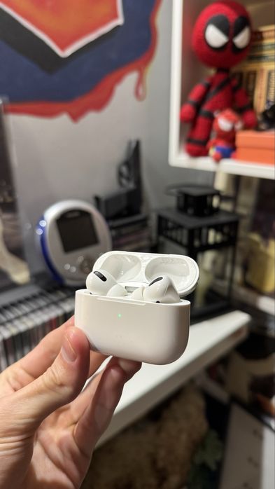 Apple AirPods Pro 1st Gen with Magsafe Charging Case