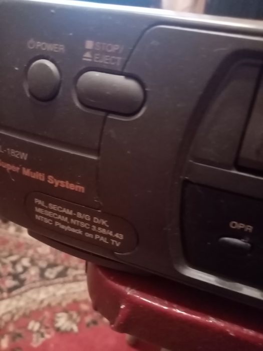 Видео магнитофон Philips и LG