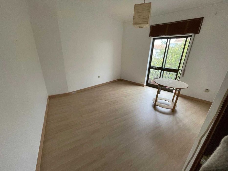 Apartamento T3 em frente à Mário Beirão para arrendamento