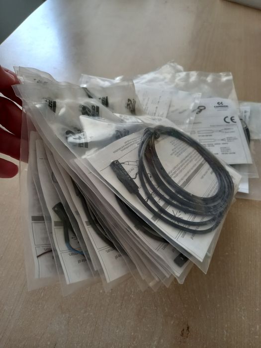 Датчик герконовый CAMOZZI CST-220
Датчик герконовый CAMOZZI CST-220