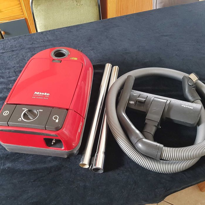 Miele odkurzacz 1400 W sprawny bardzo dobra moc