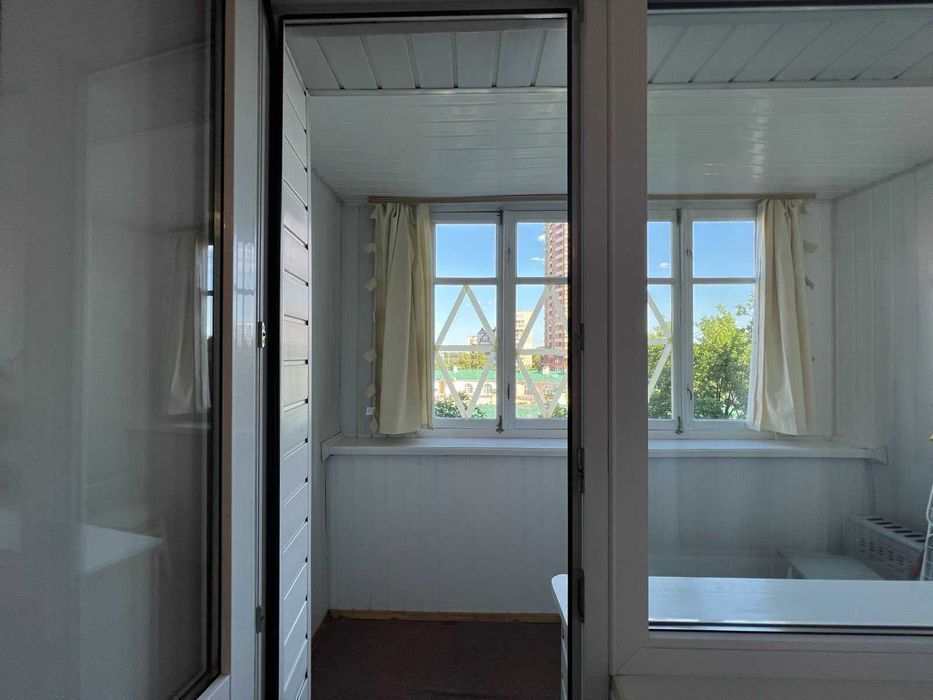 1к Бульвар Лесі Українки 28 метро Печерська 3 хв Подобово Погодинно