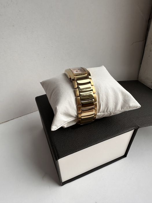 Розкішний подарунок жінкам: годинник Bvlgari