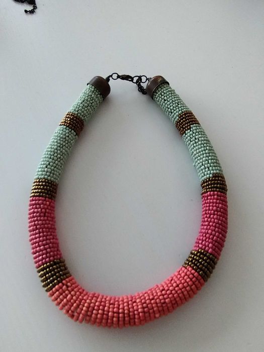 Fios e colares vários. Ler descrição.