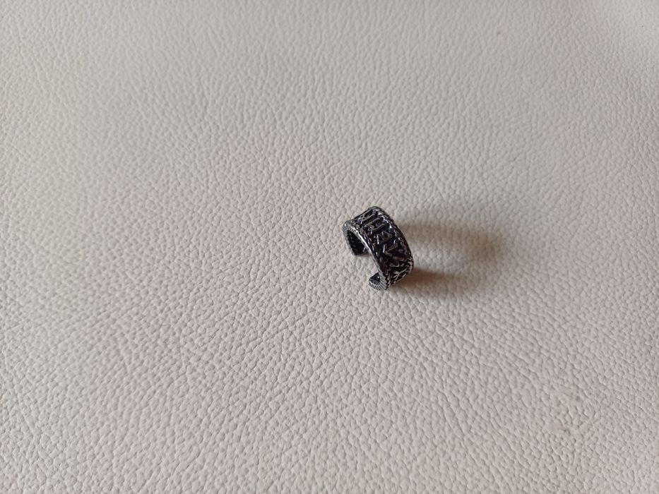 Brinco/argola com runas