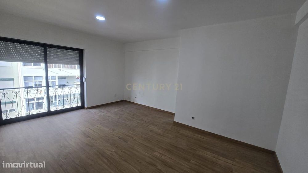 Apartamento T4 para Arrendamento – Bairro do Liceu, Setúbal Totalmente