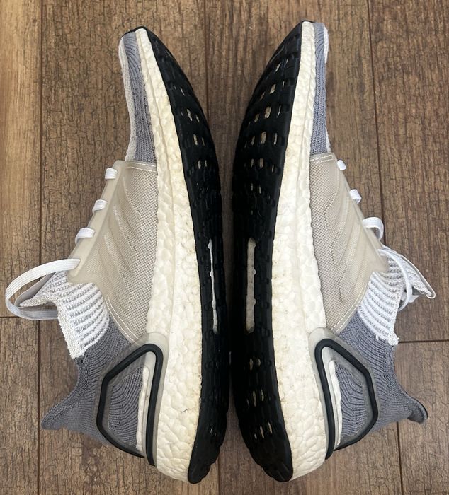 Кросівки Adidas UltraBoost, розмір 42