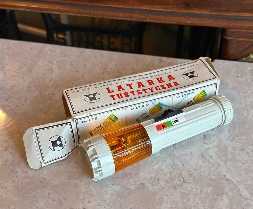 LTS-m Latarka turystyczna w opakowaniu prl sprawna