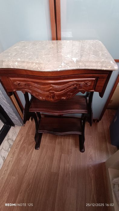 Mesinha com pedra mármore