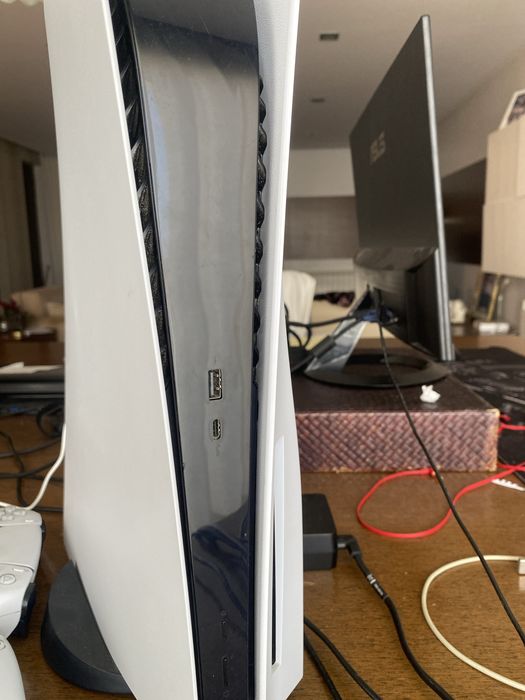 ps5 com disco + 2 comandos