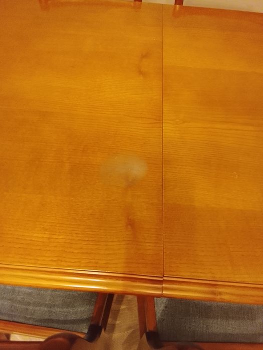 Mesa com 6 cadeiras