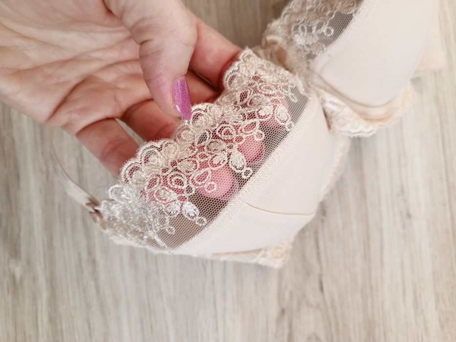 Biustonosz beżowy 70E, Gaia