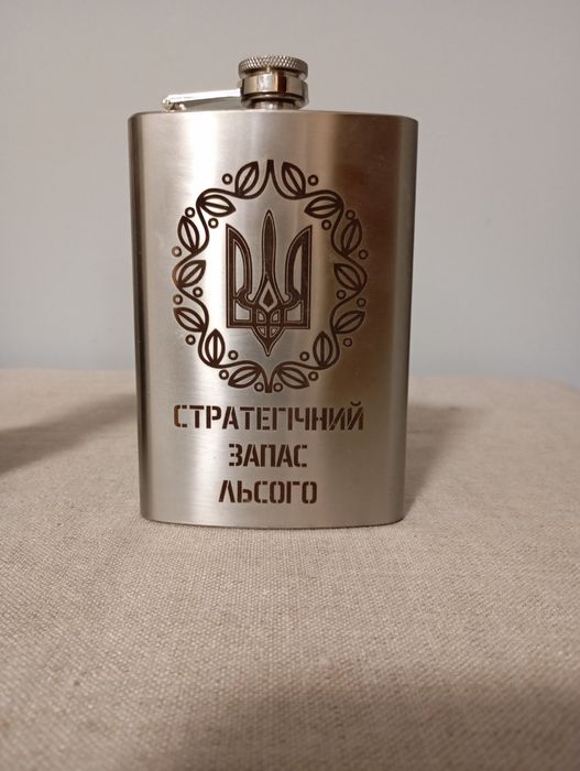 Фляга подарочная и набор металлических рюмок