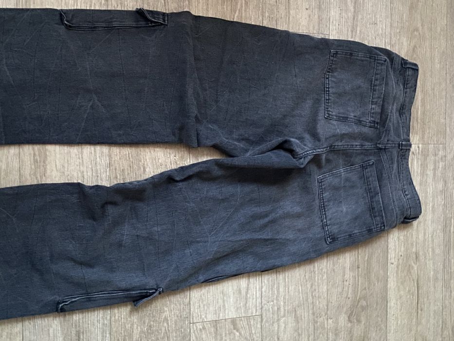 прямые джинсы с карманами