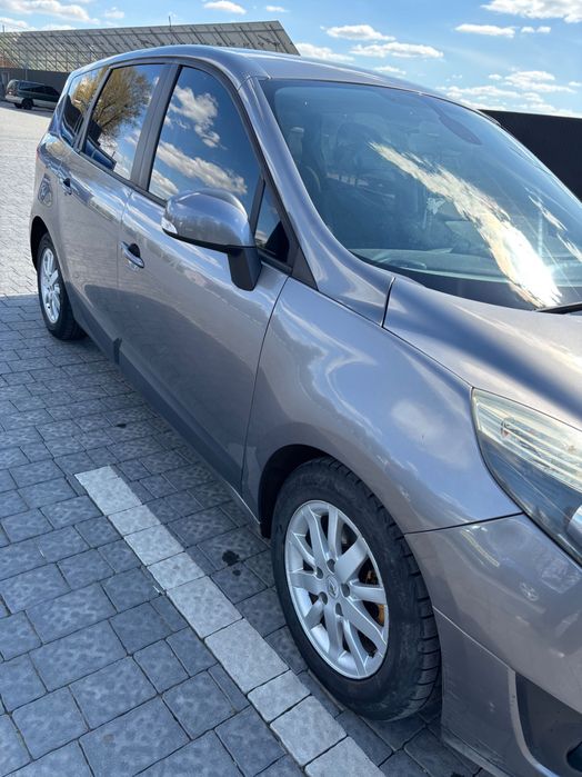 Авто Рено Гранд Сценік