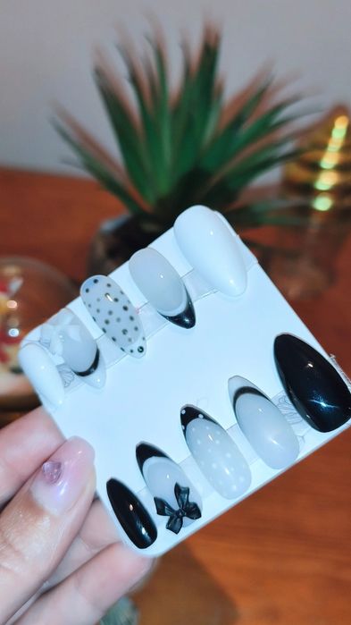 Press on nails feitas a mão