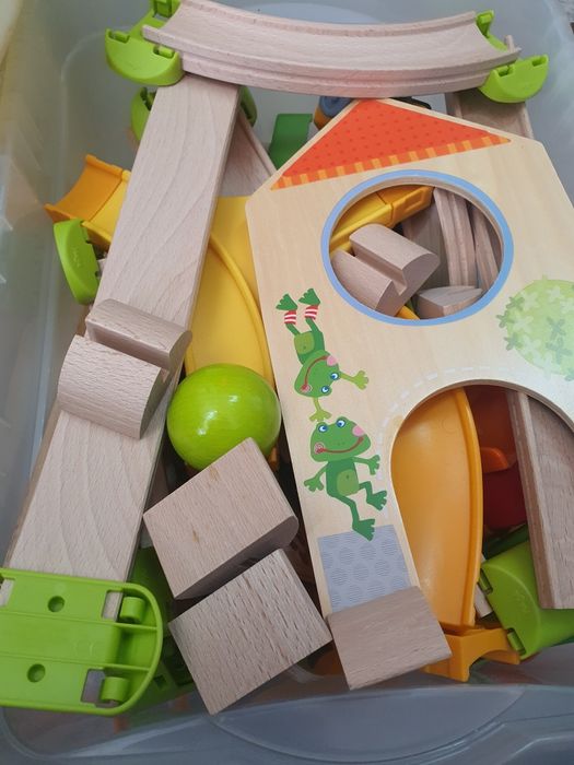 Pista de comboio e carrinhos da Haba