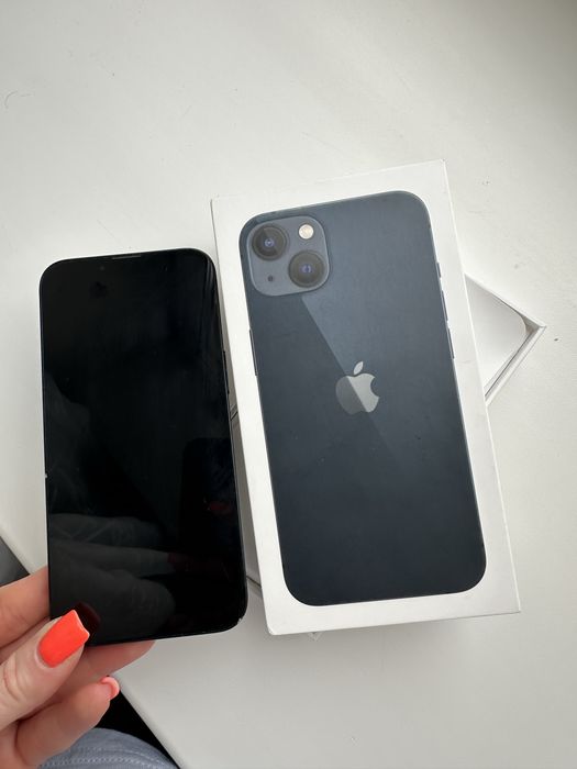 смартфон iPhone 13