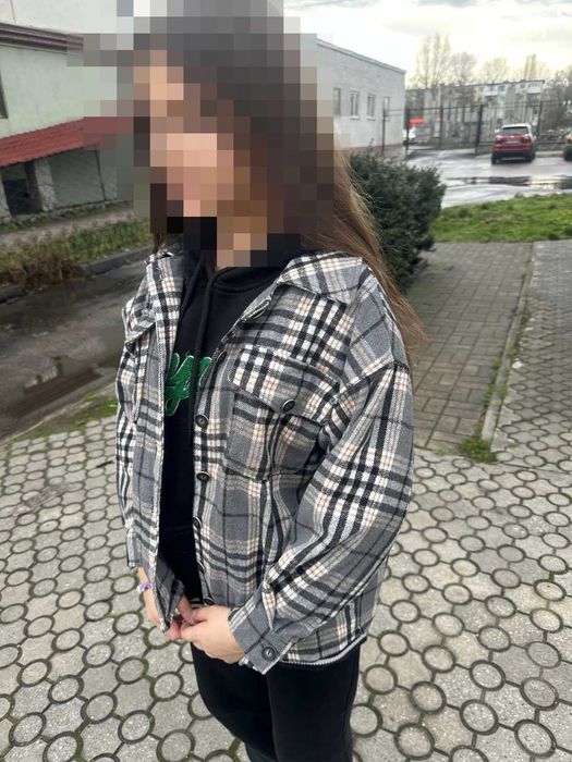 Продам куртку в клітину